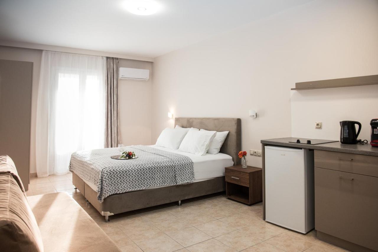 Avyssos Residents Aparthotel Kalamaki  Exterior photo