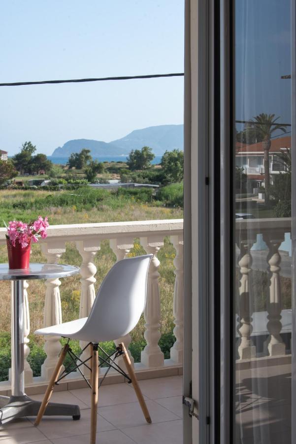 Avyssos Residents Aparthotel Kalamaki  Exterior photo